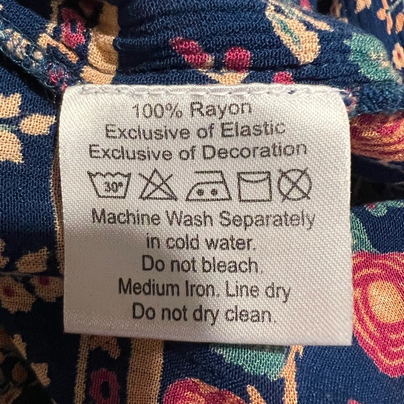 Earthbound Floral Long Sleeve Crop Top - Picture 5 of 6